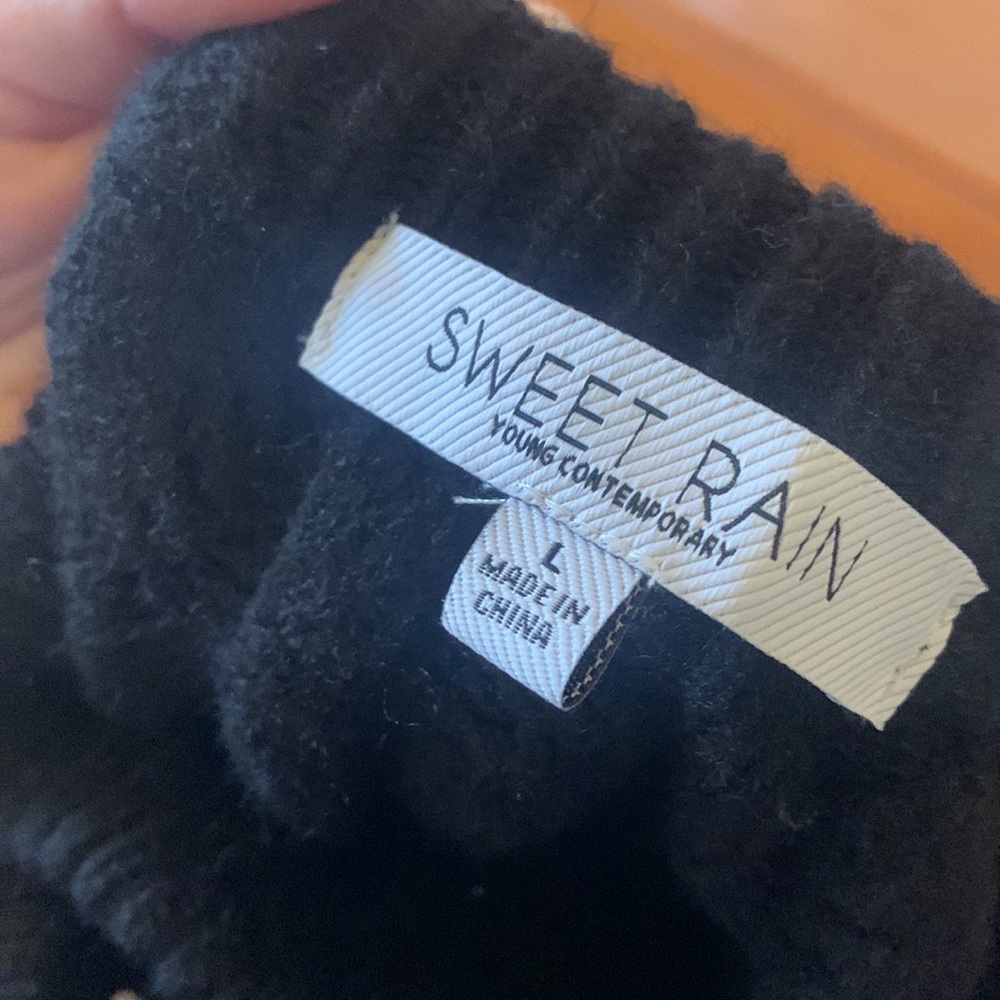 [SWEET RAIN] “Lyndale” Embellished Sweater - NWT - Picture 4 of 5